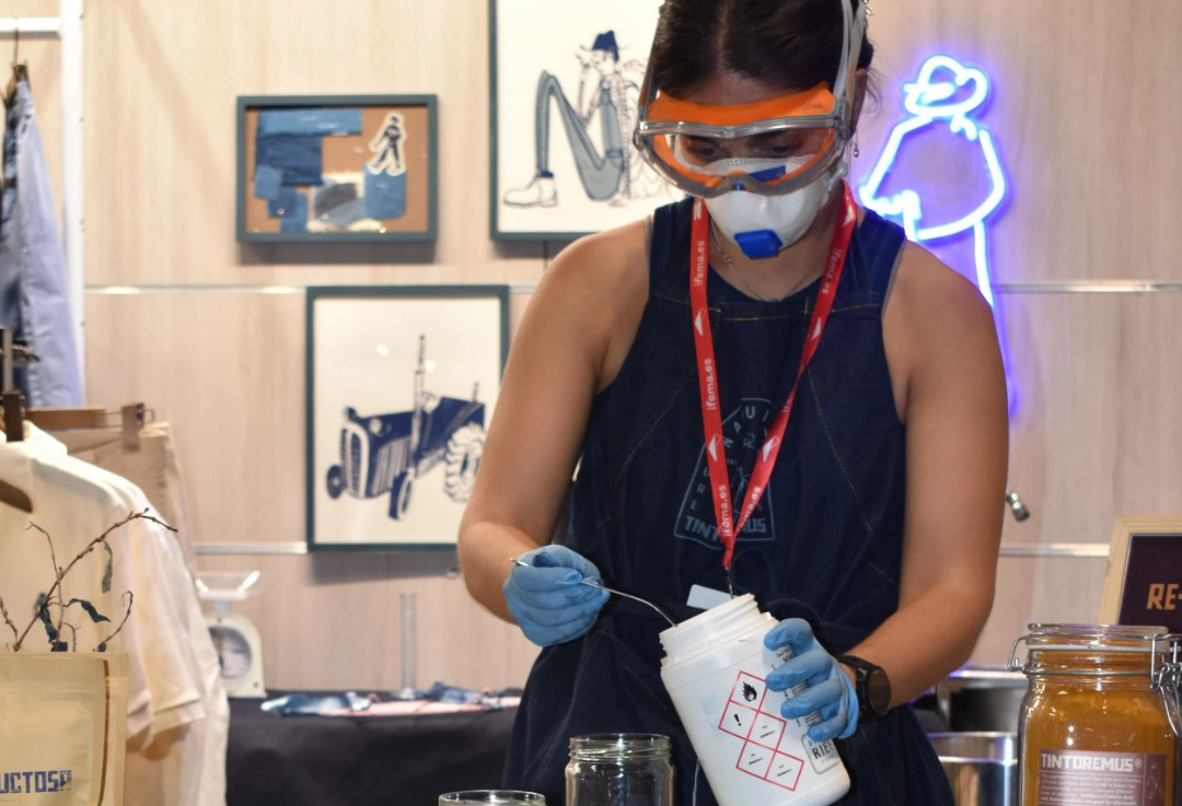 Tintoremus en MOMAD: llevar el color donde nadie lo espera