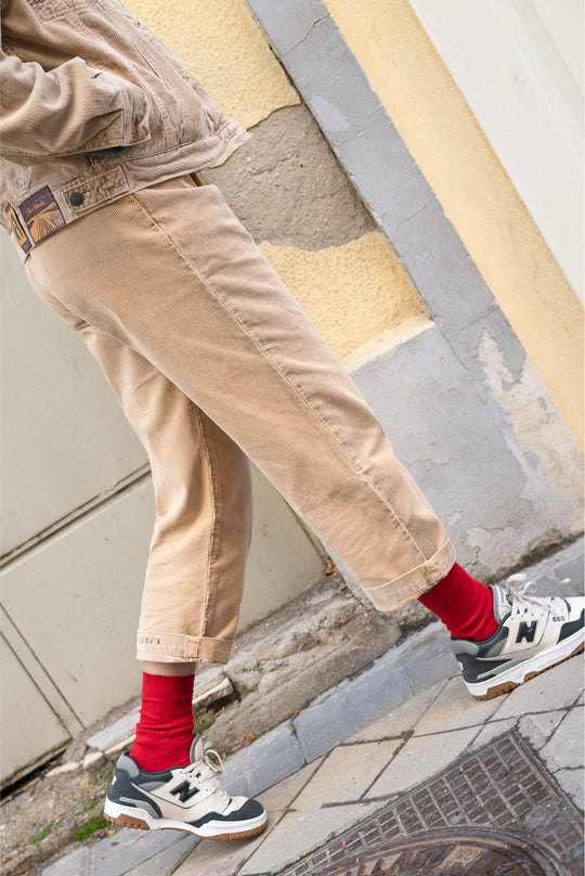 Camille - Pantalón Tipo Chino de Pana