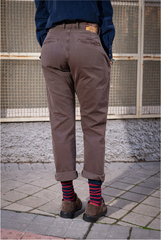 Lola - Pantalón Tipo Chino Regular Fit