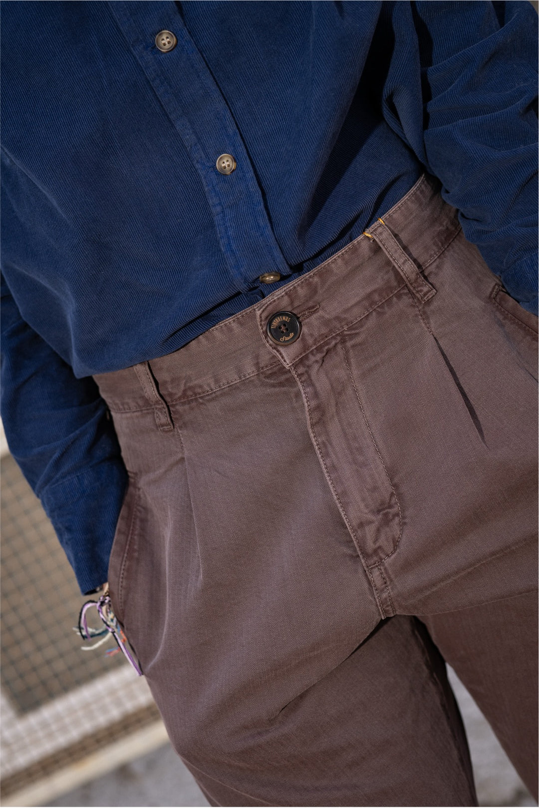 Lola - Pantalón Tipo Chino Regular Fit