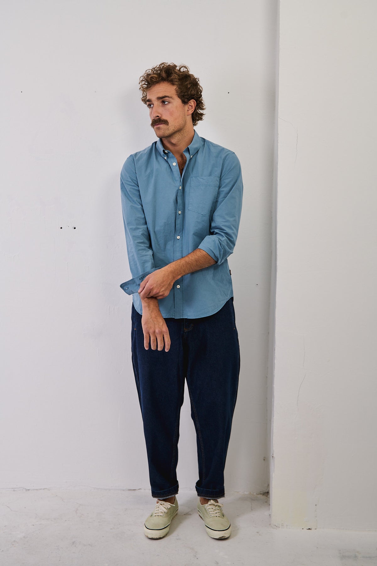 Cosme Denim - Pantalón tipo Chino Relaxed-Tapered Cut