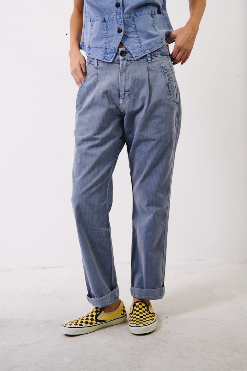 Lola Chambray - Pantalón Tipo Chino Regular Fit