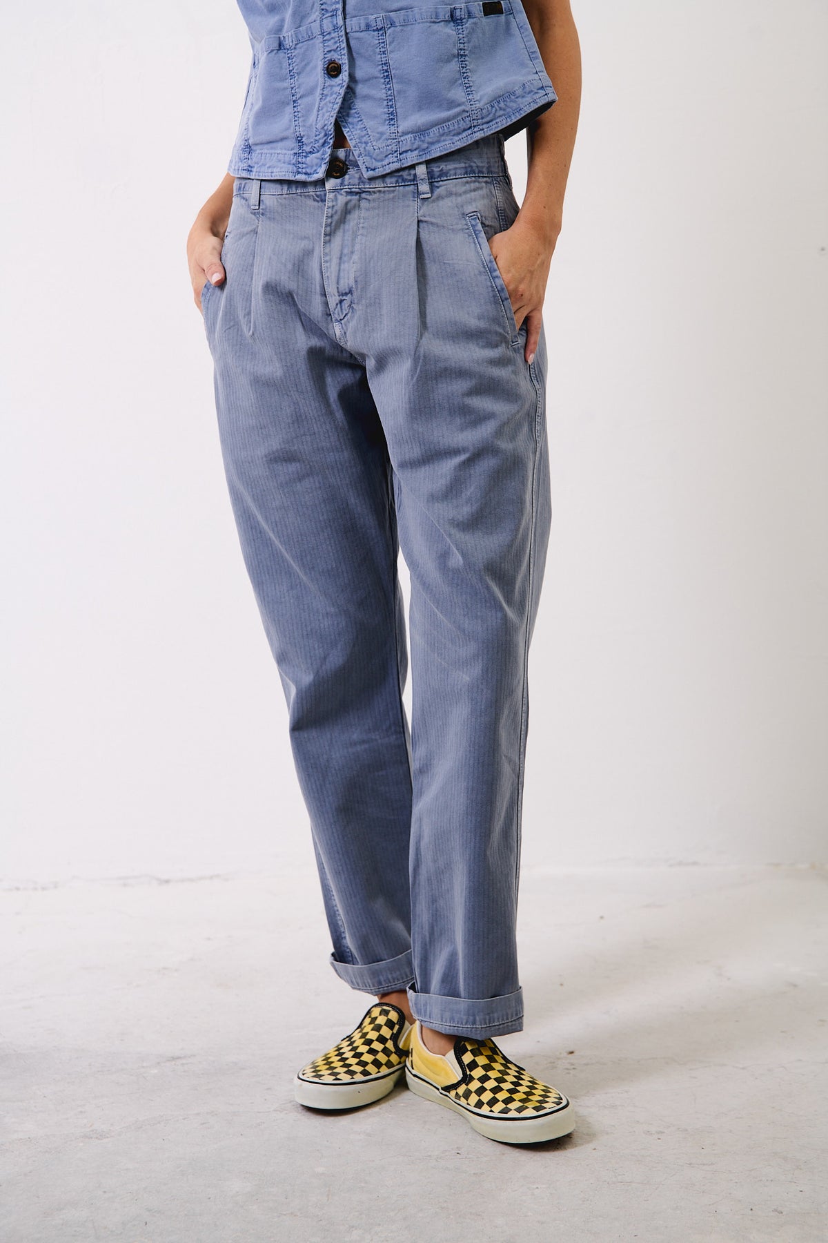 Lola Chambray - Pantalón Tipo Chino Regular Fit