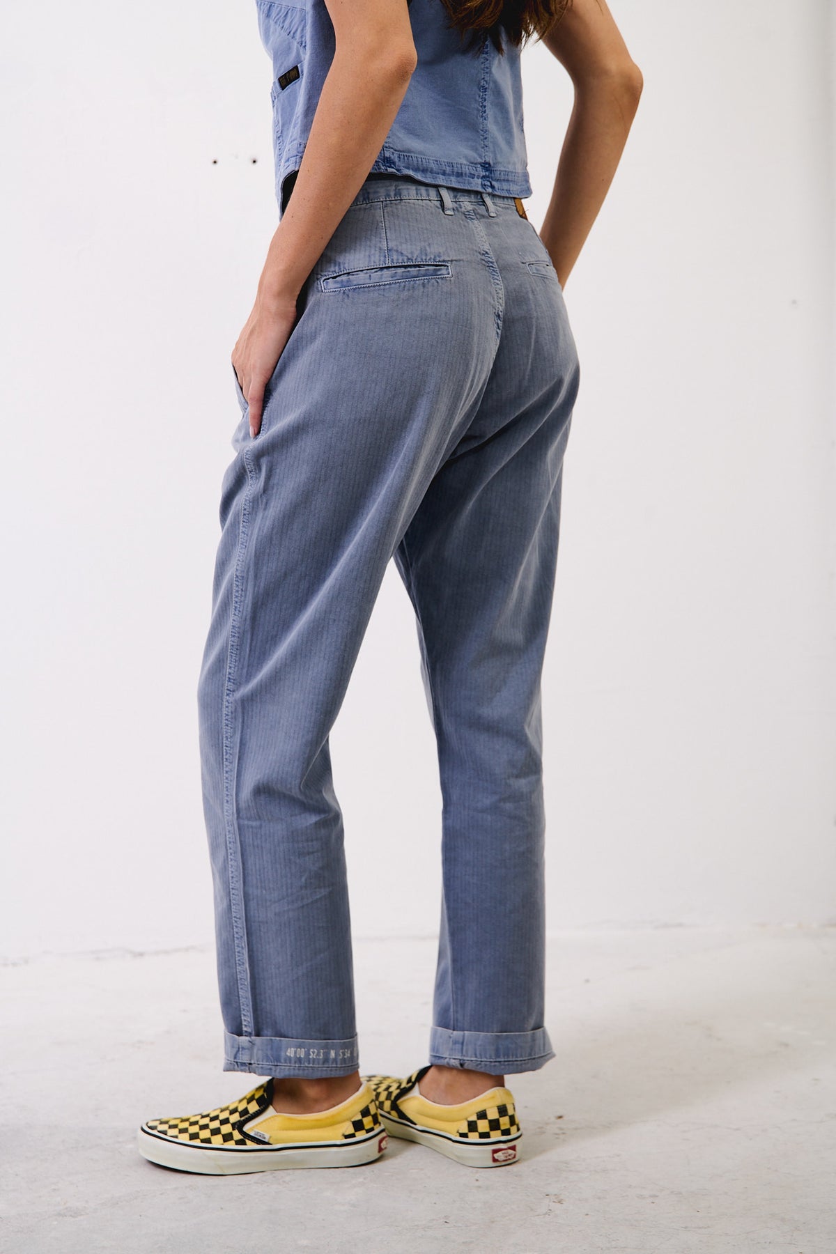 Lola Chambray - Pantalón Tipo Chino Regular Fit