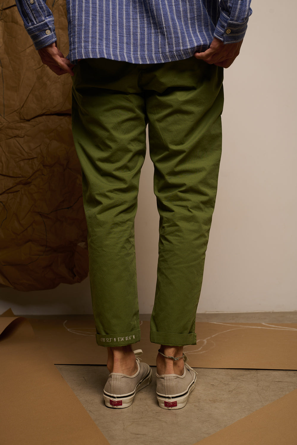 Robert Dusty Leave - Pantalón tipo Chino Regular Fit